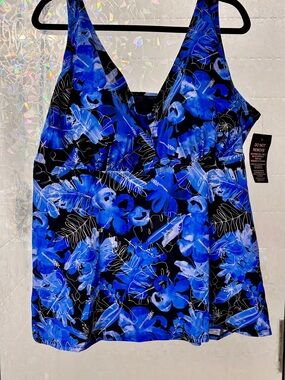 Swimsuits For All Blue Floral V-Neck Tankini Top